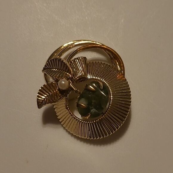 Goldtone Pearl Brooche - Picture 1 of 2